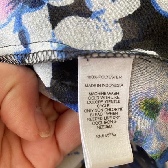 Express Blue and Black Floral Blouse - Picture 4 of 9